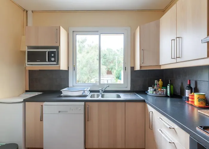 Maison Confortable A Vendres, 87 M², Proche Tatil Evi