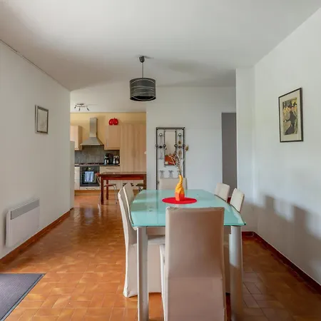 Maison Confortable A Vendres, 87 M², Proche Nyaraló
